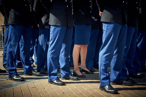Een consequentie van de regelreflex bij Defensie is dat vrouwen juist nog meer in de schijnwerpers belanden. Foto MCD, P