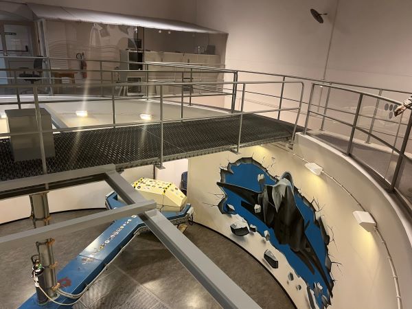 Een centrifuge voor blootstelling aan hoge G-krachten. Foto CML