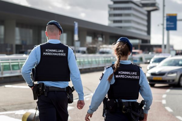 Marechausse op Schiphol. Foto MCD, Gerben van Es