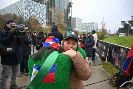 Supporters of former Philippine President Rodrigo Duterte demonstrate for his release near the ICC building in The Hague
