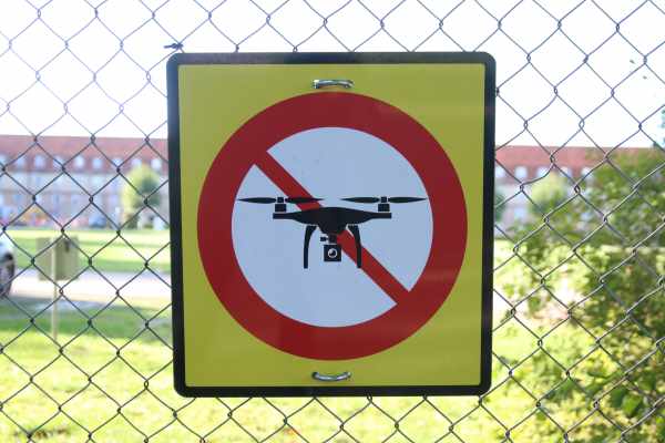 Ongeacht de intentie van de bestuurder of mogelijke (statelijke) sponsor zijn droneactiviteiten boven civiele- en milita